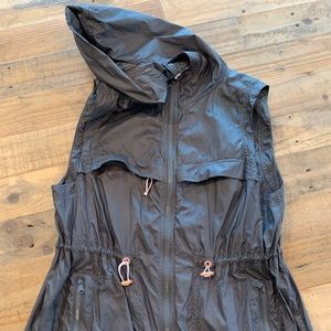 Lou & Grey Hooded Tech/ Utility Vest Athleisure XS
